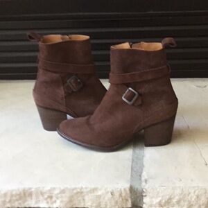 Hunter Refined Strap Chocolate Suede Heeled Boots